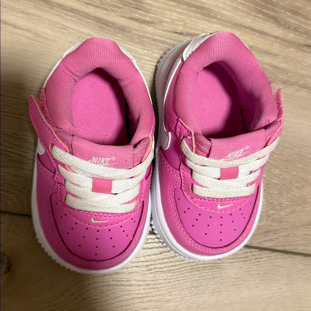Nike Toddler Sneakers in Pink and White 4C.  Worn once! Like new! - Picture 9 of 9